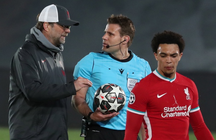 CBA最新消息！韩德君伤病严重，山西男篮被罚，梅肯加盟上海