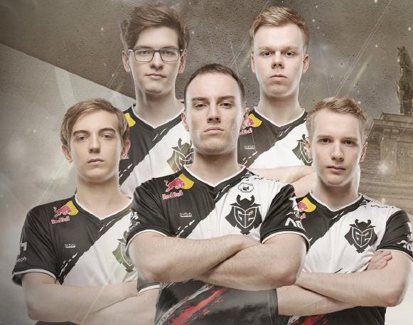 仍保持着两 仍保持着两